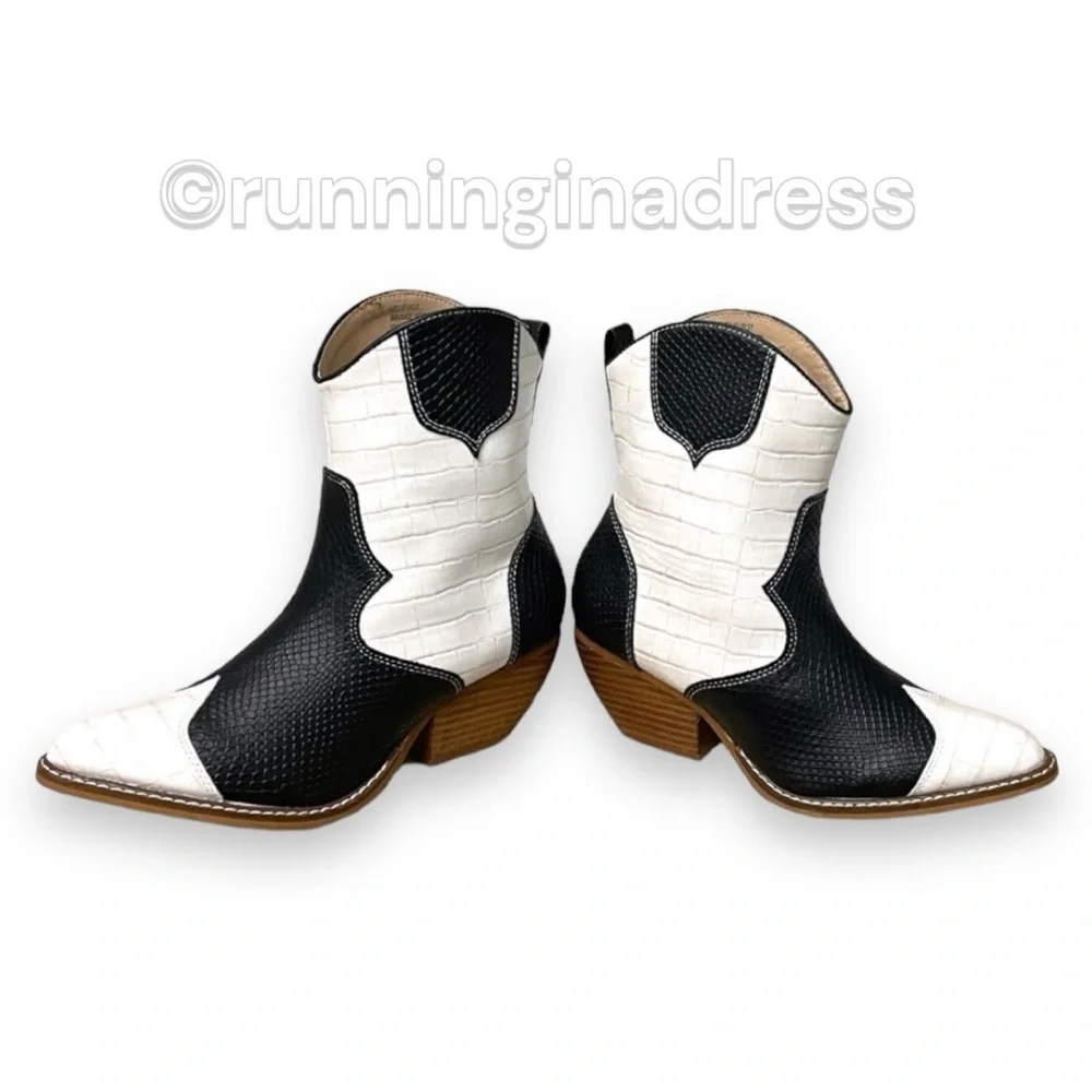 NWT ARider Eden Western Inspired Embossed Black White Cow Print Size 7